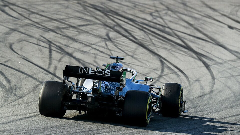 Bei den Formel-1-Testfahrten in Barcelona legt Mercedes vor, Foto: LAT Images