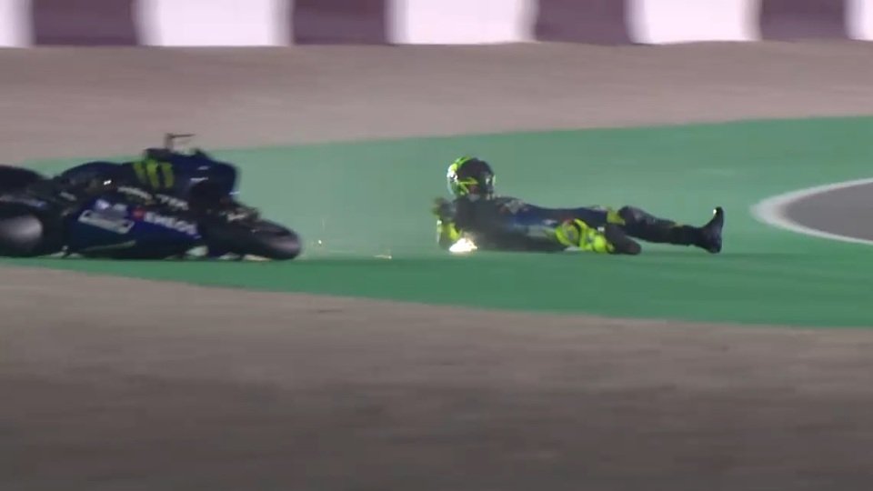 Valentino Rossi ging in Turn 2 zu Boden, Foto: Screenshot/MotoGP