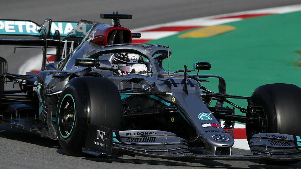 Lewis Hamilton darf sich offenbar gleich zu Saisonbeginn über Performance-Updates am W11 freuen