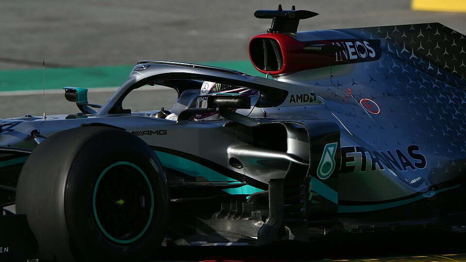 Lewis Hamilton rollt am Nachmittag in Barcelona aus, Foto: LAT Images