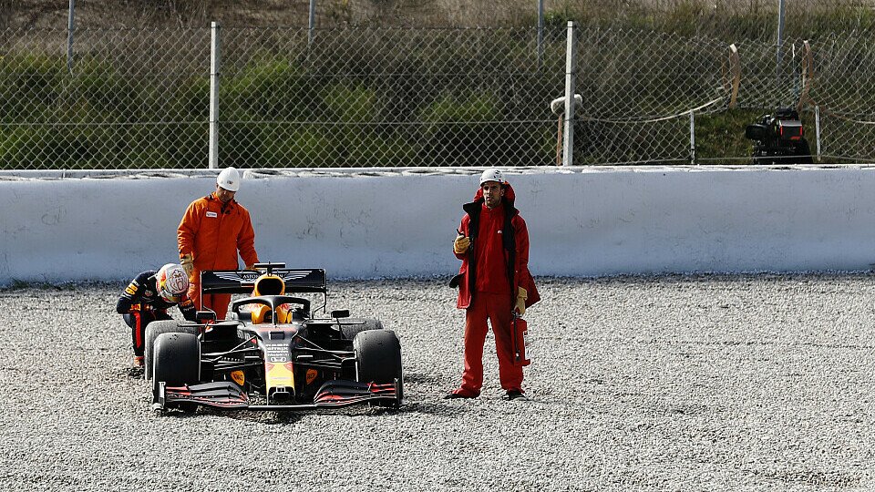 Max Verstappen ging mit dem Red Bull RB16 bei den Formel-1-Testfahrten 2020 bis ans Limit, Foto: LAT Images