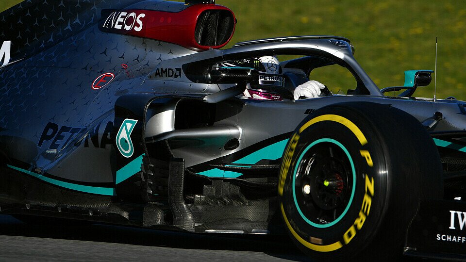 Lewis Hamilton schimpfte in Barcelona auf die Pirelli-Reifen, Foto: LAT Images