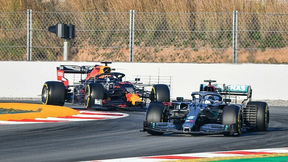 Red Bull macht neben DAS eine zweite Front gegen Mercedes auf, Foto: LAT Images