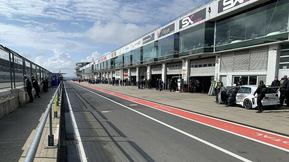 So sieht es am heutigen Samstag auf dem Nürburgring aus, Foto: Felix Maurer