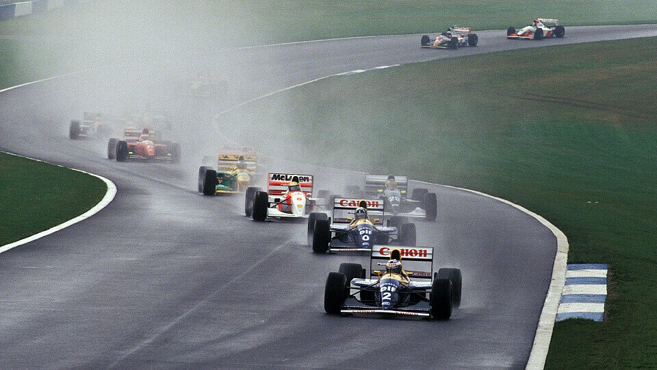Runde 1 in Donington: Hier liegt Senna noch auf Rang 3, doch nur kurze Zeit später schnappt er sich auch die beiden Wiliams, Foto: LAT Images
