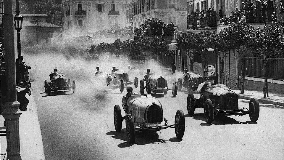 Start in den Monaco-GP 1933, ganz links vorne Varzis Bugatti