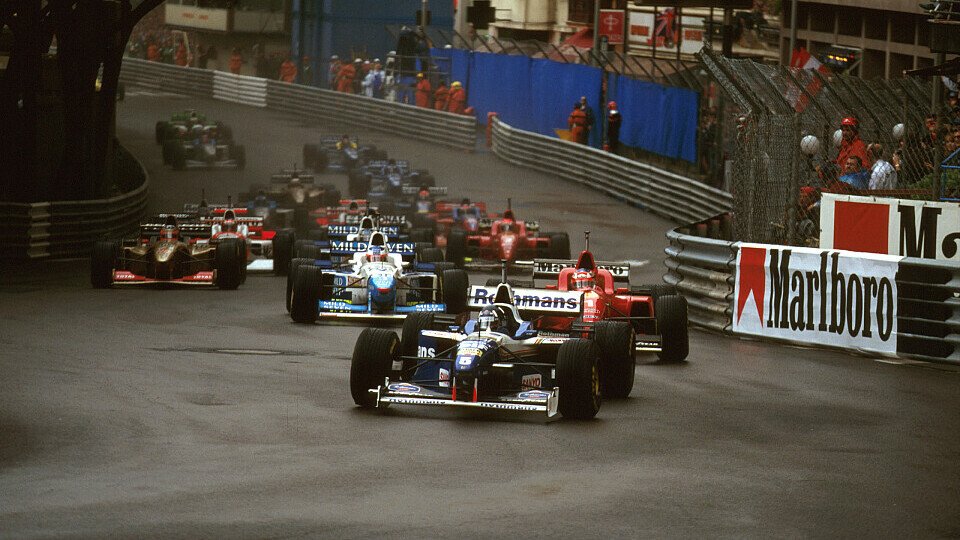 Nur drei Fahrer erreichten beim Monaco-GP 1996 das Ziel., Foto: LAT Images