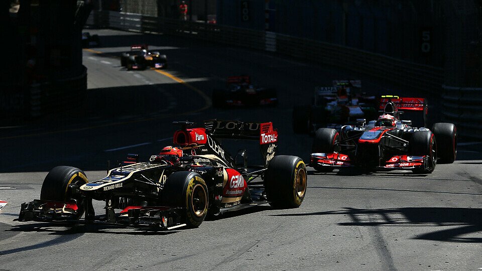 Kimi Räikkönen, hier noch vor dem McLaren von Sergio Perez, Foto: LAT Images