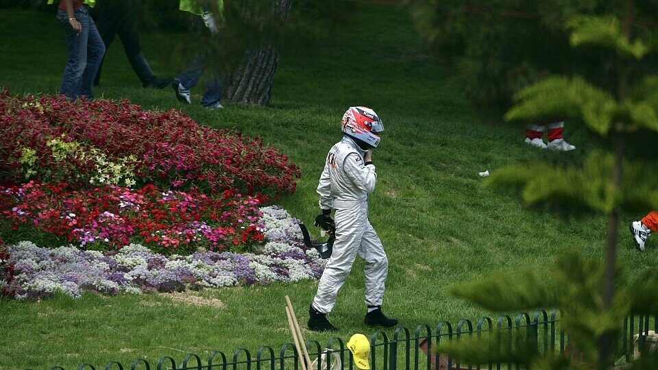 Kimi Räikkönen wanderte nach einem Ausfall durch die monegassische Botanik in Richtung Yachthafen