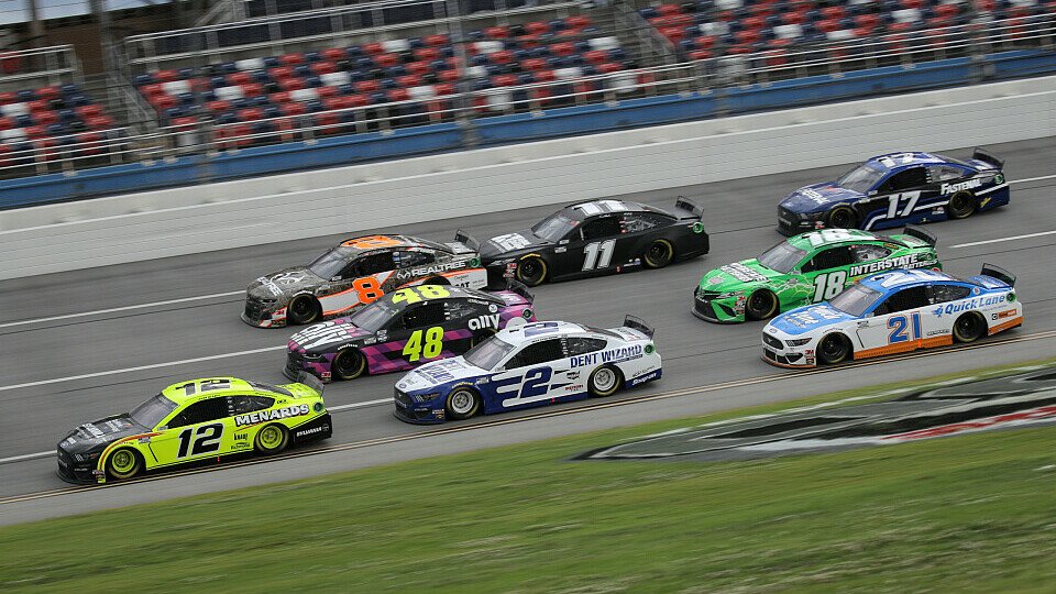 Ryan Blaney führt das Feld an, Foto: NASCAR