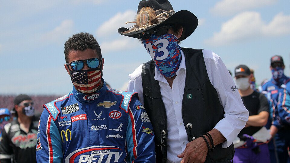 Bubba Wallace und NASCAR-Legende Richard Petty, Foto: NASCAR