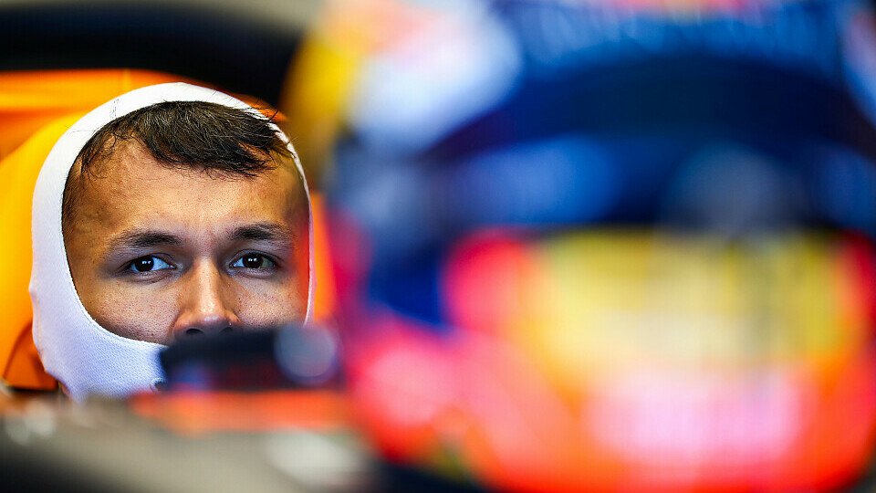 Alexander Albon bereut seine Attacke auf Lewis Hamilton beim Formel-1-Auftakt in Österreich nicht, Foto: Red Bull