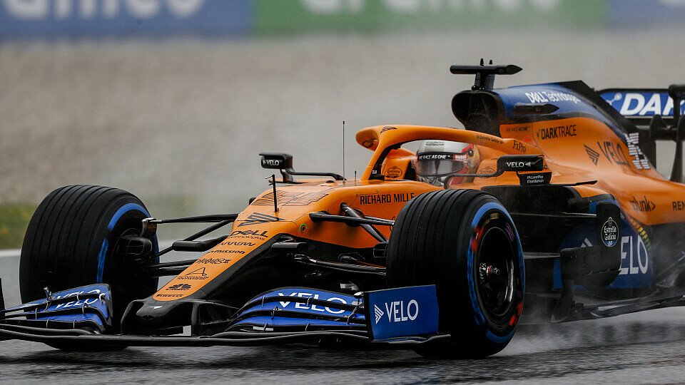 Für Carlos Sainz und McLaren war der Regen am Samstag eine gute Nachricht, Foto: LAT Images
