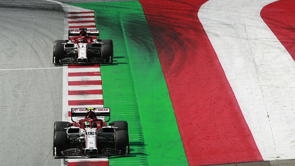 Kimi Räikkönen sieht Alfa Romeo mit beiden Autos Top-10-fähig, Foto: LAT Images