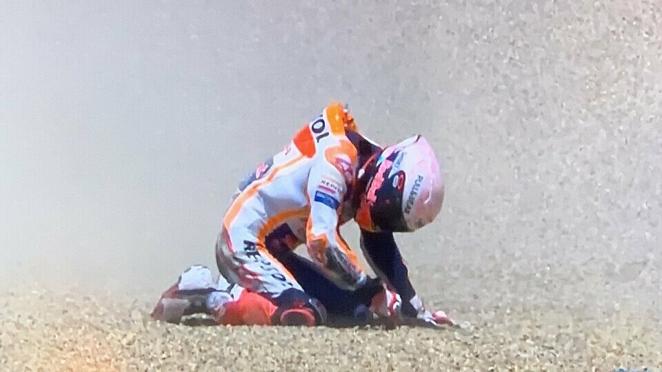 Für Marc Marquez endete der MotoGP-Saisonauftakt schmerzhaft, Foto: Twitter/Screenshot