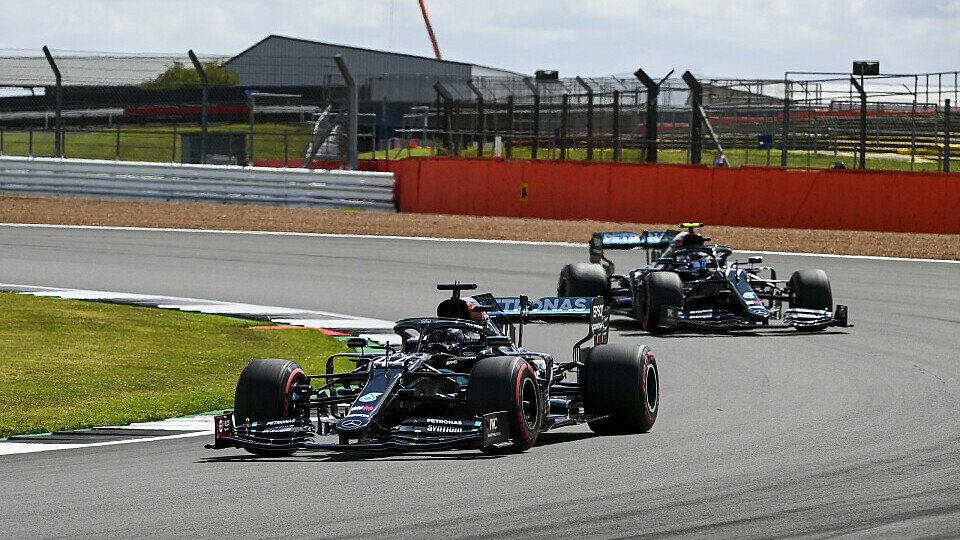 Lewis Hamilton oder Valtteri Bottas? In Silverstone deutet alles auf ein reines Mercedes-Duell, Foto: LAT Images