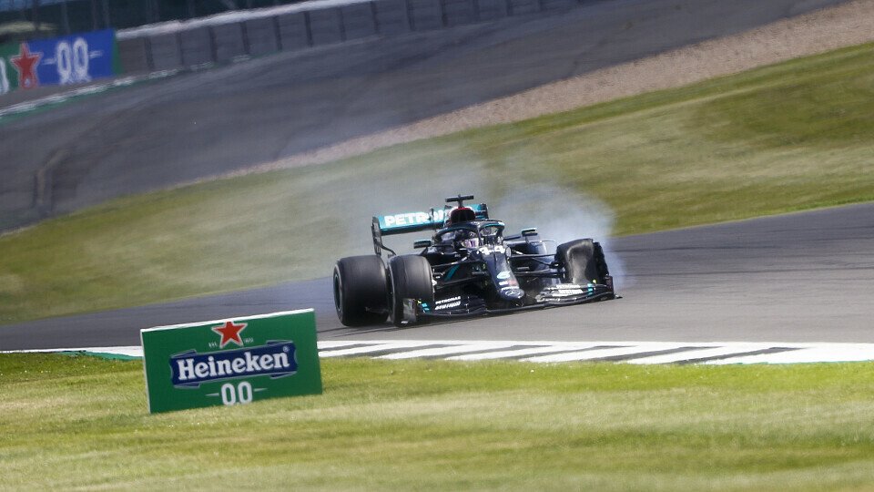 Lewis Hamilton siegte in einem dramatischen Finale in Silverstone, Foto: LAT Images