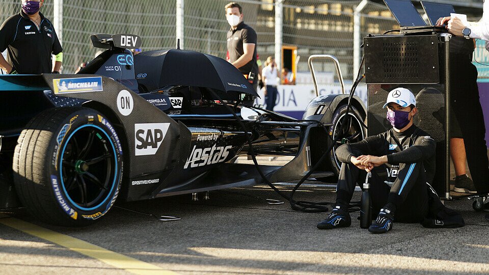 Nyck de Vries wird beim Formel-E-Rennen in Berlin doppelt bestraft, Foto: LAT Images