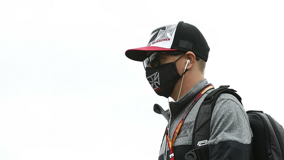 Kimi Räikkönen gab sich am Donnerstag in Silverstone mal wieder unverwechselbar, Foto: LAT Images