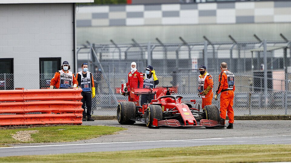 Ein dürftiger Freitag endete für Sebastian Vettel auch noch mit einem Motorschaden, Foto: LAT Images
