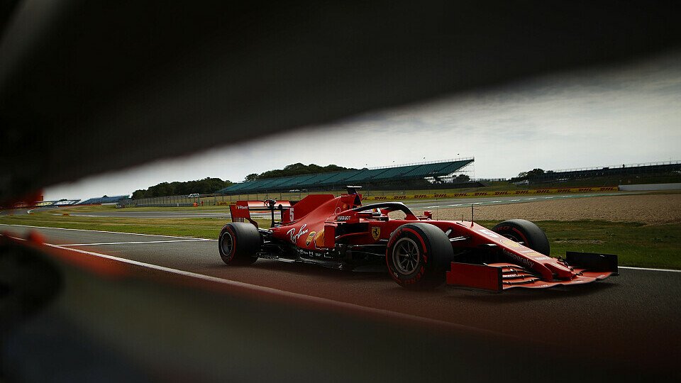 Sebastian Vettel kommt mit seinem Ferrari SF1000 auf keinen grünen Zweig, Foto: LAT Images