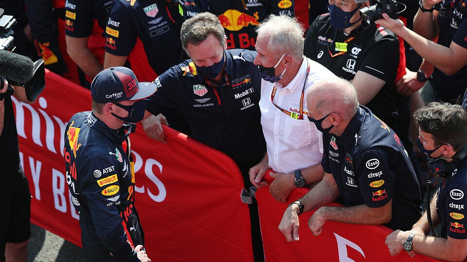 Max Verstappen und Dr. Helmut Marko feierten in Silverstone bis jetzt den einzigen Red-Bull-Sieg, Foto: LAT Images