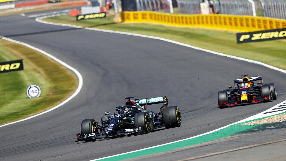 Lewis Hamilton konnte sich nur zu Beginn in Silverstone gegen Max Verstappen wehren, Foto: LAT Images