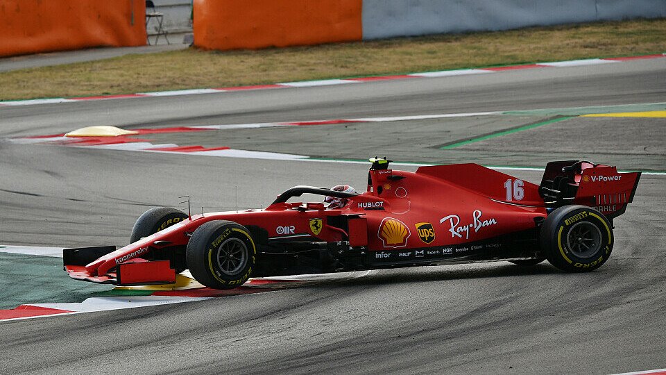 Der Anfang vom Ende: Letztendlich sorgte ein Kurzschluss für den Ausfall von Charles Leclerc beim Spanien GP, Foto: LAT Images