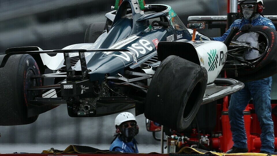 Fernando Alonso produzierte im Training zum Indianapolis 500 bereits Schrott, Foto: Indycar
