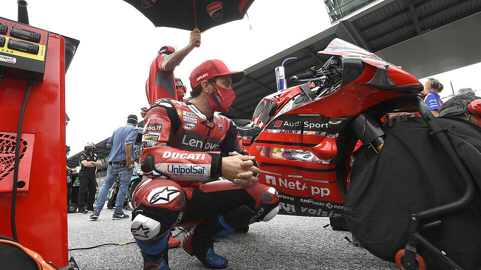 Andrea Dovizioso ärgert sich über die Michelin-Reifen, Foto: LAT Images