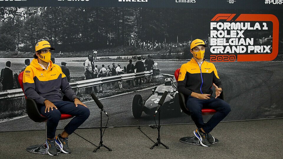 Das McLaren-Duo Norris und Sainz hatte in der Spa-Pressekonferenz Spaß, Foto: LAT Images
