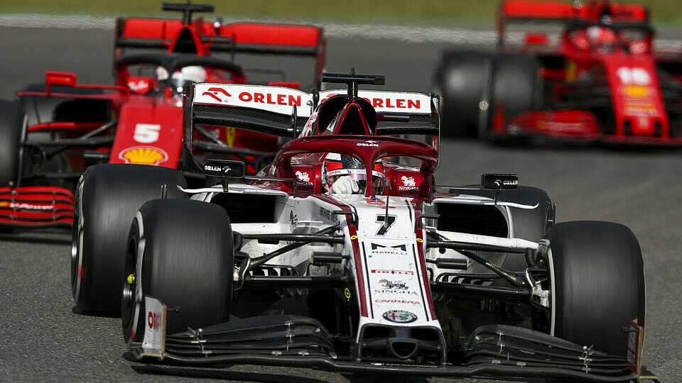 Im Vorjahr besiegte Räikkönen in Spa Ferrari - im Alfa, Foto: LAT Images