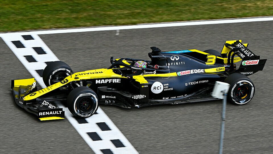 Daniel Ricciardo überquerte mit der schnellsten Runde in Spa den Zielstrich, Foto: LAT Images