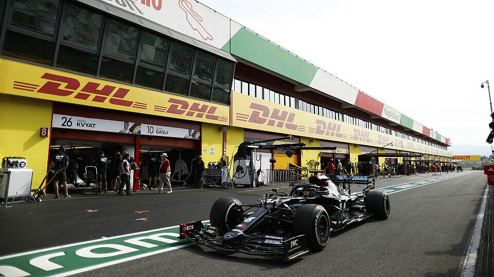 Lewis Hamilton steht beim ersten Mugello-Rennen der Formel 1 auf der Pole, Foto: LAT Images