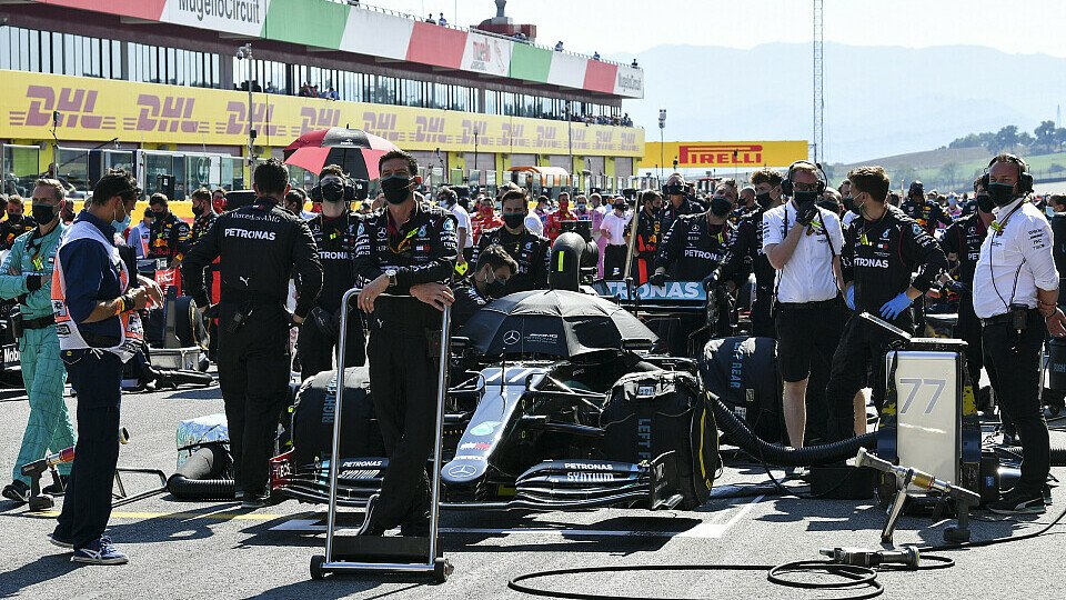 Das Mercedes-Team wird an diesem Wochenende von Netflix-Kameras begleitet, Foto: LAT Images