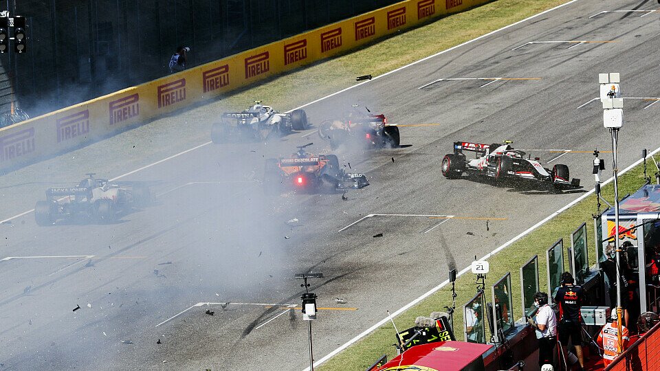 Der Unfall beim Safety-Car-Restart im Formel-1-Rennen von Mugello sorgte für harte Kritik der Fahrer, Foto: LAT Images