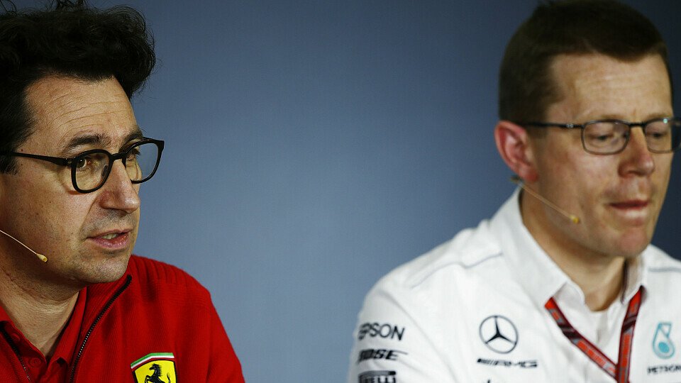 Ferrari-Teamchef Mattia Binotto und Noch-Mercedes-Motorenmann Andy Cowell, Foto: LAT Images