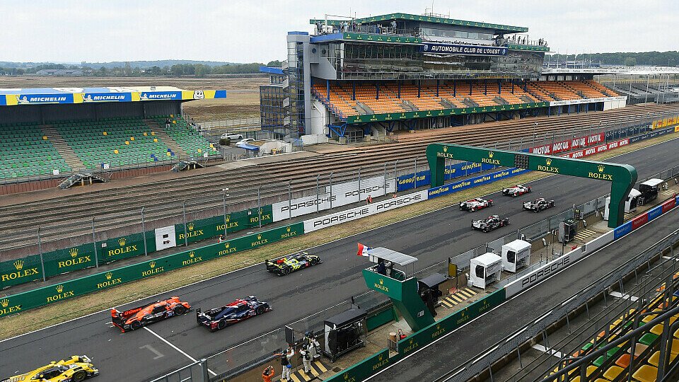 Fast volles Grid, komplett leere Tribünen: Le Mans 2020 ist beispiellos, Foto: LAT Images