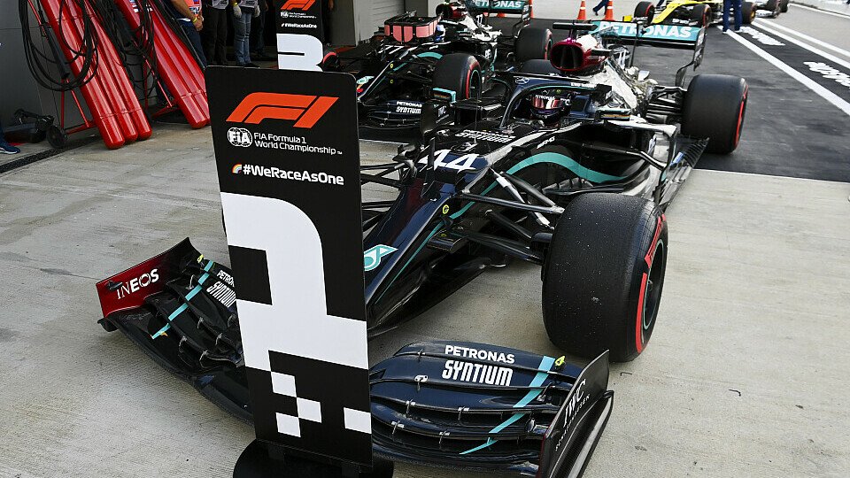 Kein Windschatten, falsche Reifen: Lewis Hamilton geht heute trotz Pole mit Hypotheken ins Rennen, Foto: LAT Images