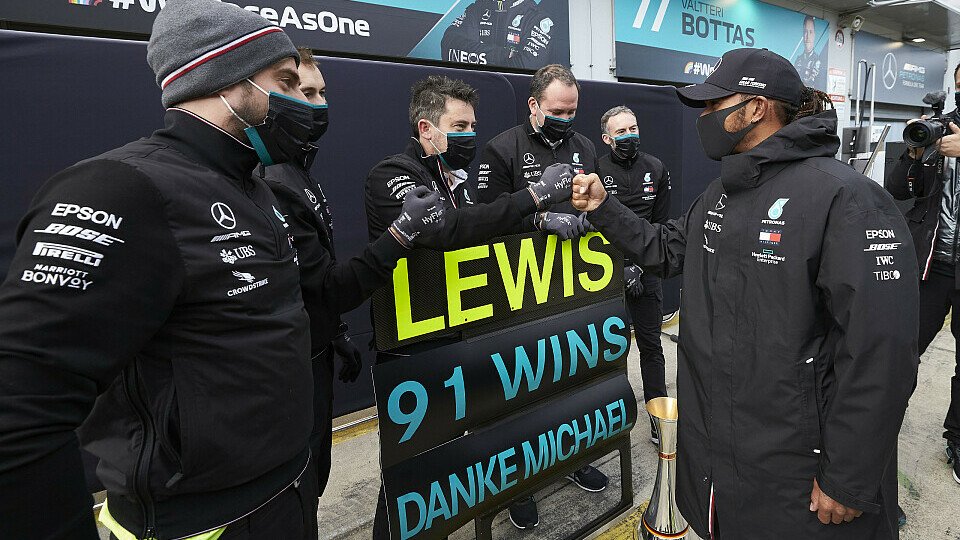 Lewis Hamilton feierte auf dem Nürburgring seinen 91. Sieg - und zog mit Michael Schumacher gleich, Foto: LAT Images