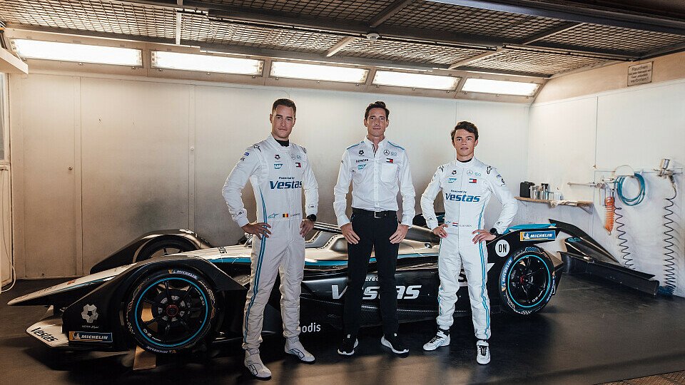 Mercedes-Teamchef Ian James mit den Fahrern Stoffel Vandoorne und Nyck de Vries, Foto: Daimler AG