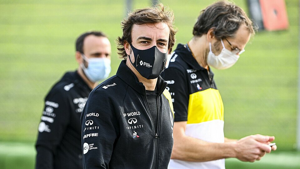 Fernando Alonso ist in Imola erstmals wieder mit Renault dabei, Foto: LAT Images
