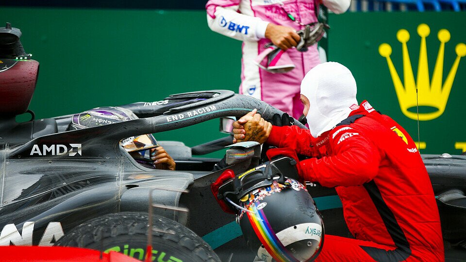 Sebastian Vettel war Lewis Hamiltons erster persönlicher Gratulant, Foto: LAT Images