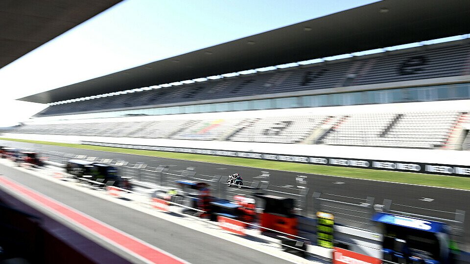 Valentino Rossi testete Ende Juni mit seiner R1 in Mugello, Foto: LAT Images