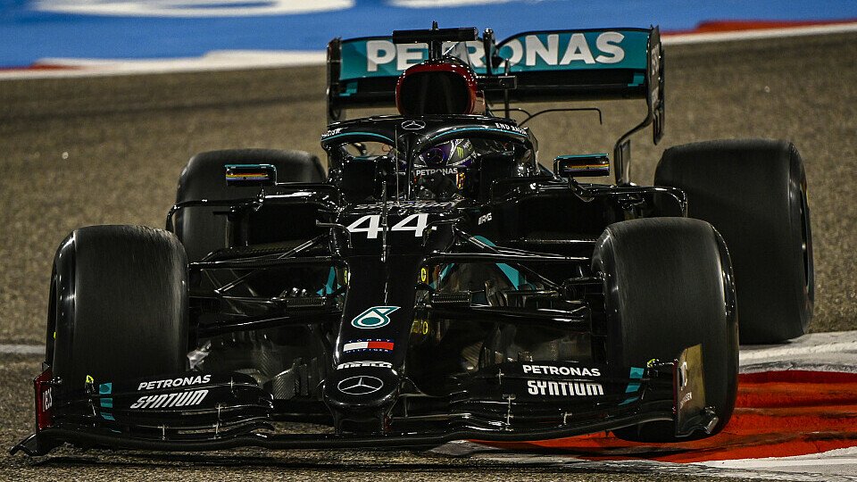 Lewis Hamilton fuhr am Freitag der Formel 1 in Bahrain in beiden Trainings die Bestzeit