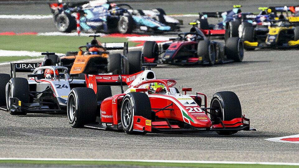 Mick Schumacher krönt sich in Bahrain zum neuen Formel-2-Meister., Foto: LAT Images