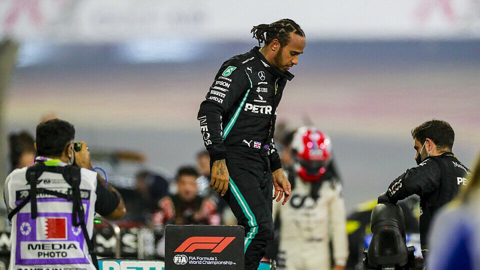 Lewis Hamilton gewann nach dem schweren Unfall von Romain Grosjean das Formel-1-Rennen in Bahrain, Foto: LAT Images