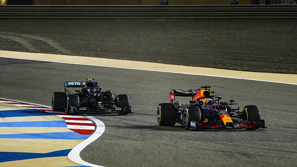 Red Bull und Mercedes liegen zum Start in Bahrain eng zusammen, Foto: LAT Images