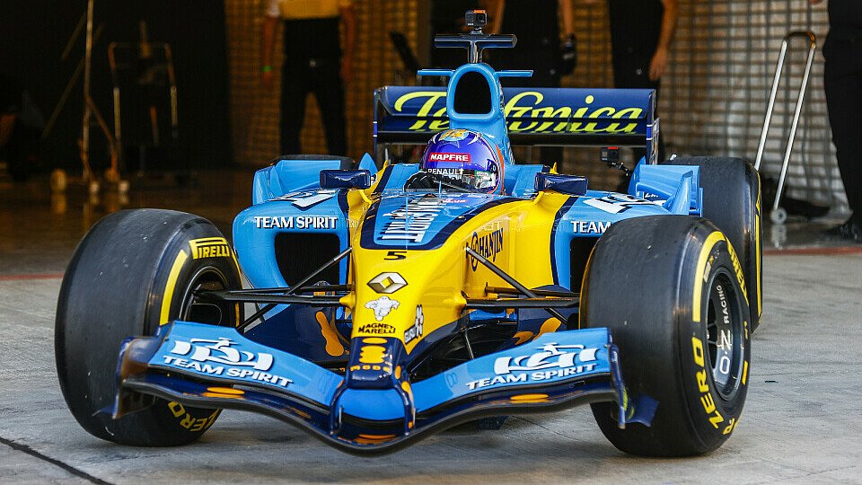 Fernando Alonso fährt in Abu Dhabi ab Freitag täglich Showruns in seinem ersten WM-Boliden von Renault, Foto: LAT Images