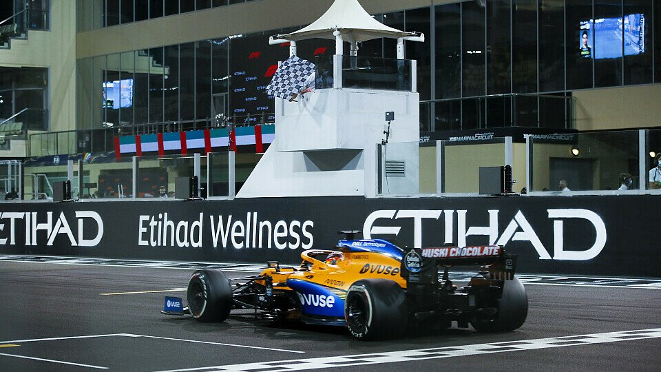 McLaren hat es geschafft: In Abu Dhabi überholten Carlos Sainz und Lando Norris Konkurrent Racing Point, Foto: LAT Images